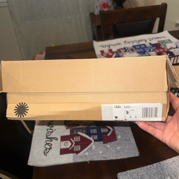 UGG women Droplet boots size 9 new box damage and light spots at the boots.. - Picture 12 of 15